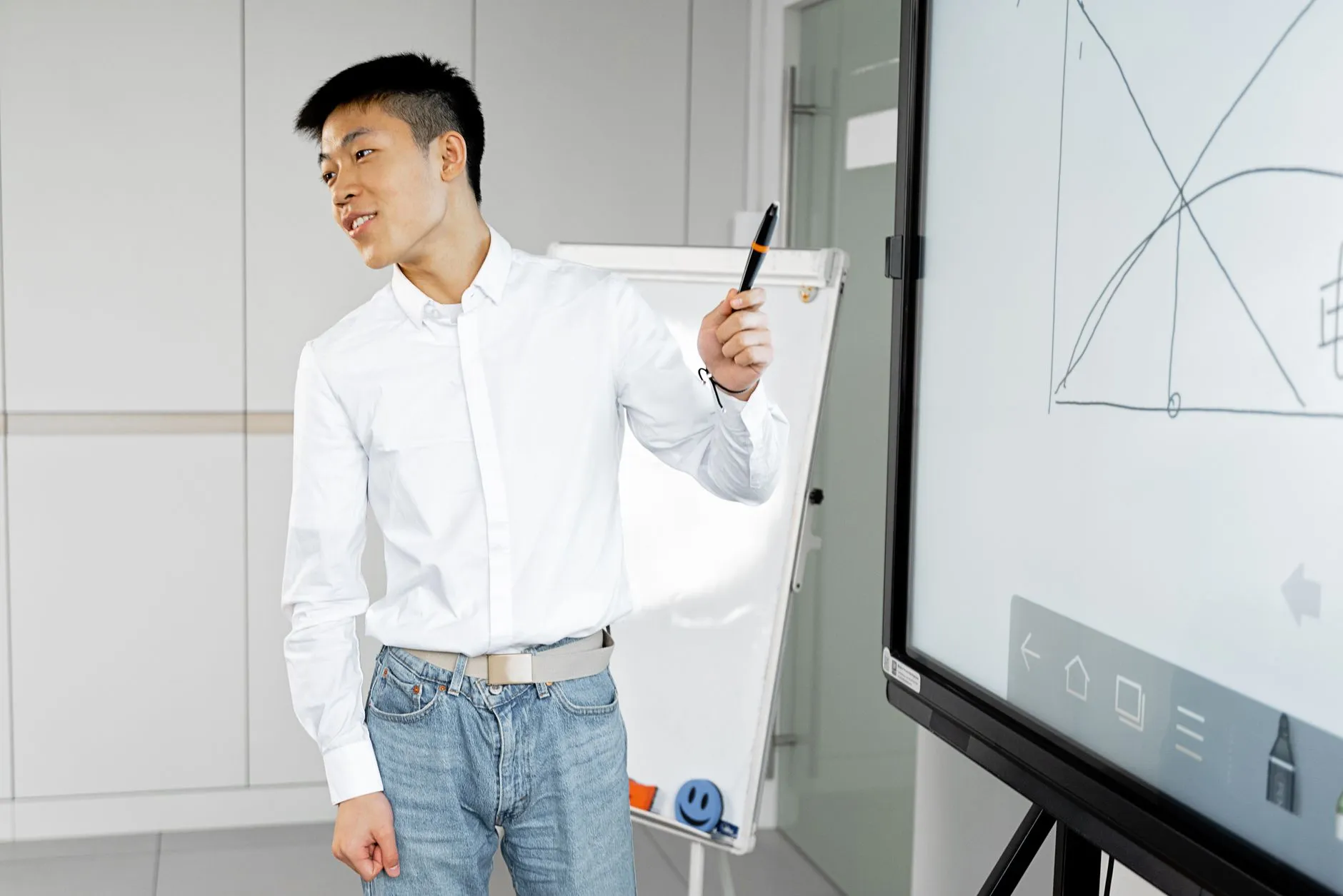 男装休闲服饰选购指南:从版型设计到面料工艺的全面对比
